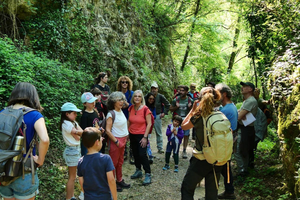 Mélisande Sana leads a historical and environmental trail