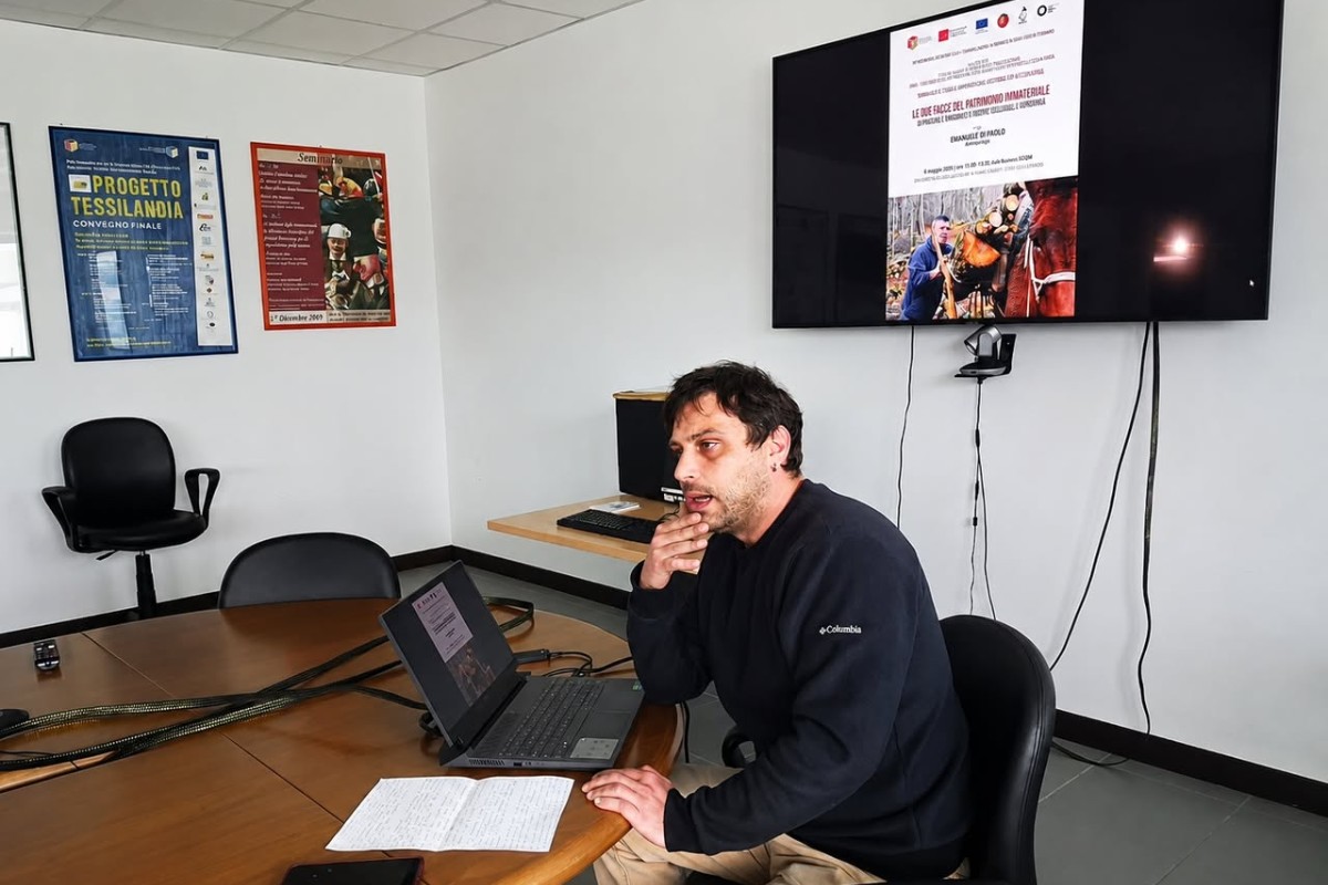 Emanuele Di Paolo leads a seminar on the two sides of intangible heritage