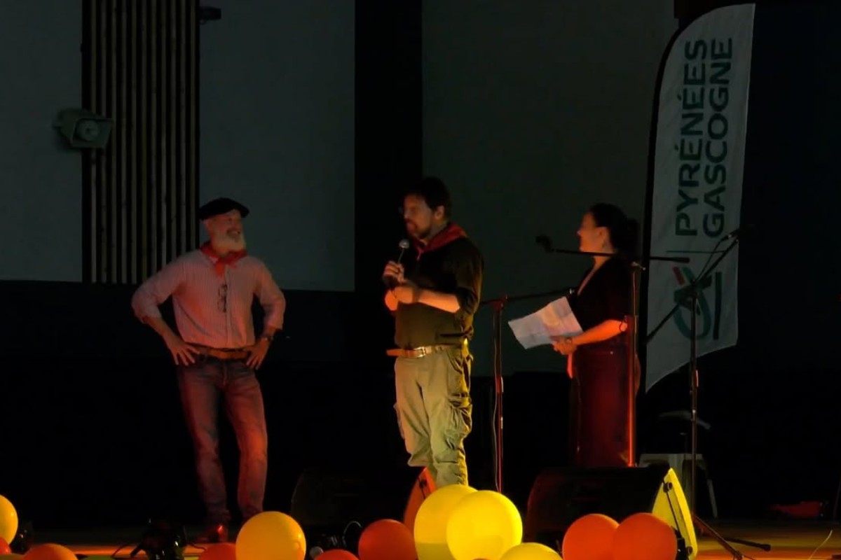 Polyphonic trio Arraditz wins at the Euròc'Vision awards in Morlaàs