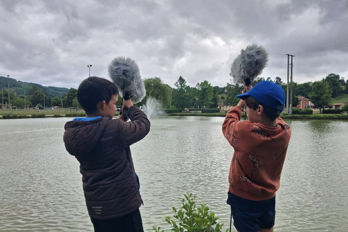Schoolchildren in Latoue record the sounds of rural water