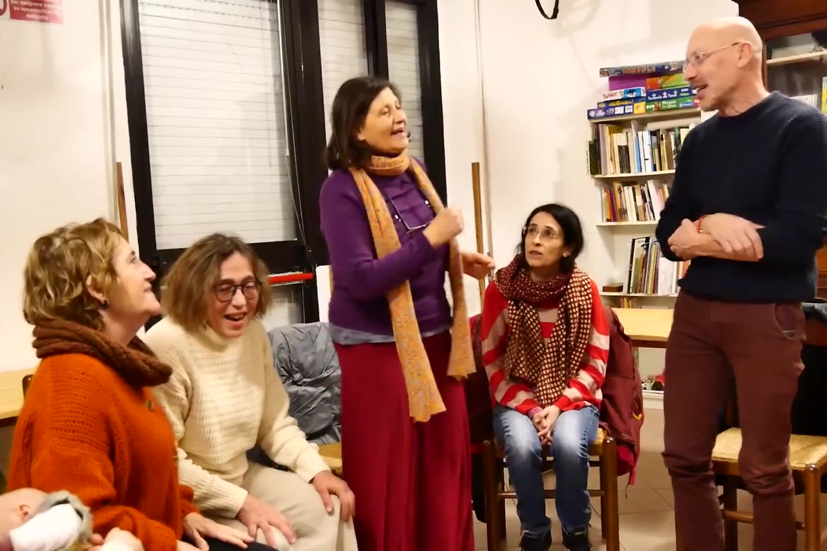 The Colognole spontaneous singing group in a documentary video