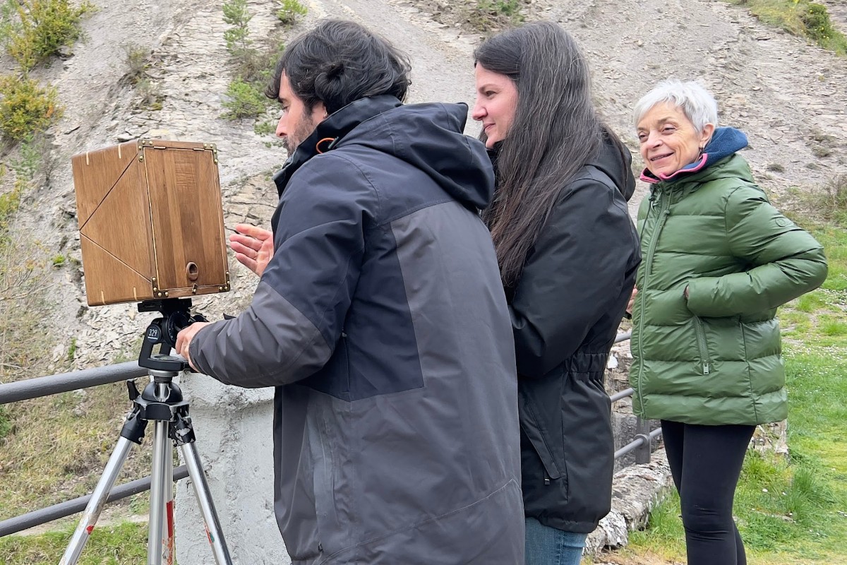 The young people of Garde learn to use the village’s pinhole camera